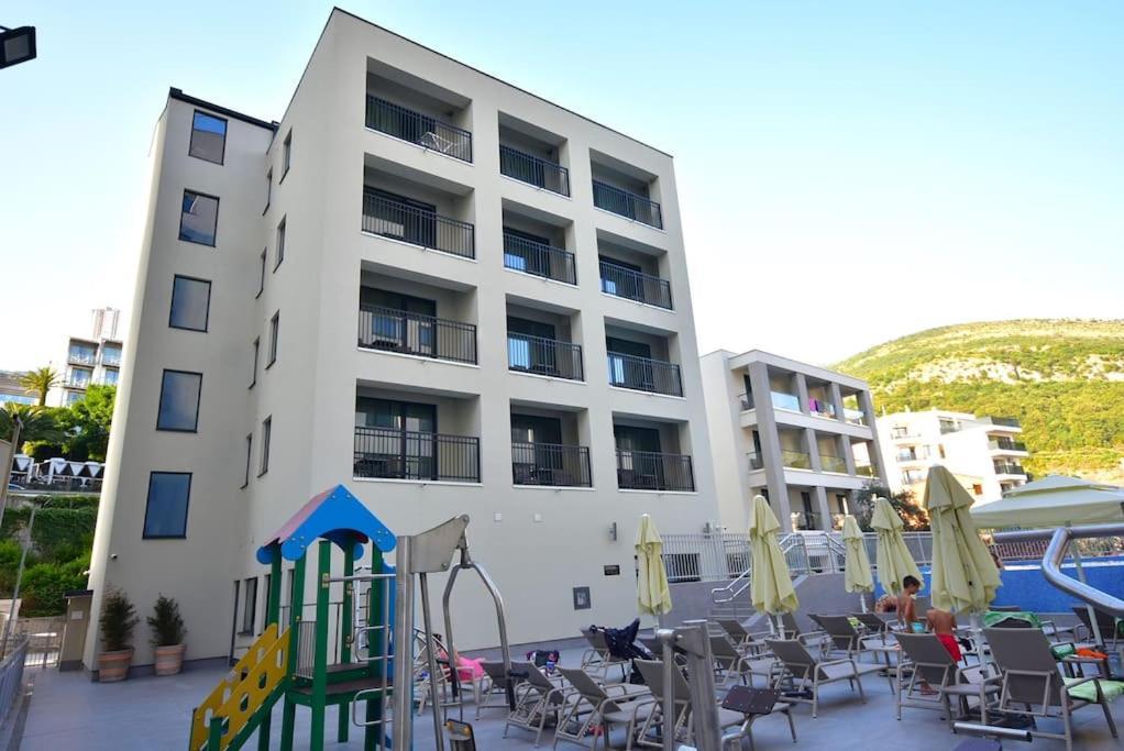 Brand New ! Seaside Apt With Poolview & Parking Budva Exterior photo